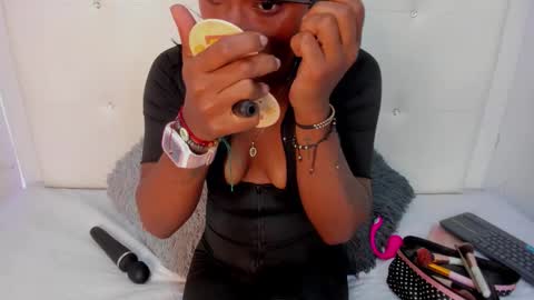 esmeraldanyx online show from September 14, 1:54 pm