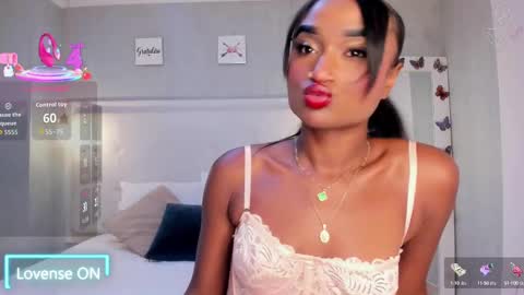 esmeraldanyx online show from September 17, 9:05 pm