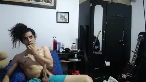 Snapshot of esnaider_man chatting on May 9, 8:41 am Esnider online show from May 9, 8:41 am