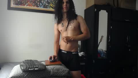 Snapshot of esnaider_man chatting on June 6, 4:12 pm Esnider online show from June 6, 4:12 pm