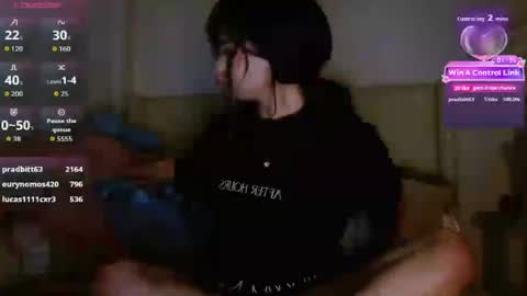 Snapshot of esoterickitten777 chatting on July 14, 10:21 am axe online show from July 14, 10:21 am