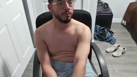 Snapshot of esteban438754 chatting on October 1, 11:44 pm Esteban online show from October 1, 11:44 pm