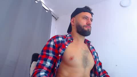 Snapshot of esteban7984068 chatting on December 15, 8:58 pm esteban online show from December 15, 8:58 pm