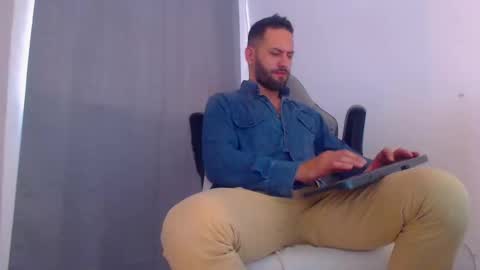 Snapshot of esteban7984068 chatting on December 26, 5:51 pm esteban online show from December 26, 5:51 pm