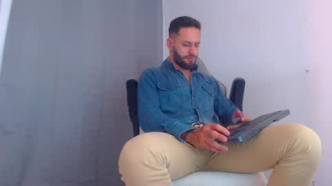 Snapshot of esteban7984068 chatting on January 5, 11:33 pm esteban online show from January 5, 11:33 pm