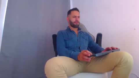 Snapshot of esteban7984068 chatting on January 10, 7:32 pm esteban online show from January 10, 7:32 pm