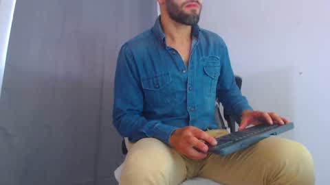 Snapshot of esteban7984068 chatting on January 11, 9:04 pm esteban online show from January 11, 9:04 pm