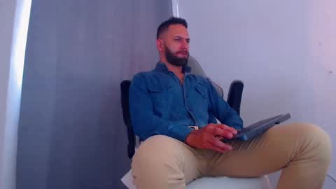 Snapshot of esteban7984068 chatting on January 30, 5:17 pm esteban online show from January 30, 5:17 pm