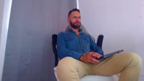 Snapshot of esteban7984068 chatting on January 31, 5:10 pm esteban online show from January 31, 5:10 pm