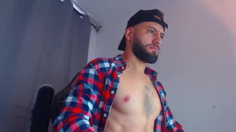 Snapshot of esteban7984068 chatting on February 9, 5:11 pm esteban online show from February 9, 5:11 pm