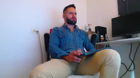 Snapshot of esteban7984068 chatting on February 26, 1:32 pm esteban online show from February 26, 1:32 pm