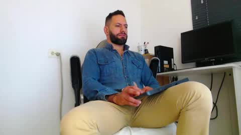 Snapshot of esteban7984068 chatting on March 12, 2:56 pm esteban online show from March 12, 2:56 pm