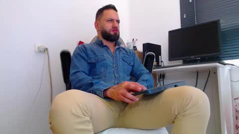 Snapshot of esteban7984068 chatting on March 17, 5:27 pm esteban online show from March 17, 5:27 pm