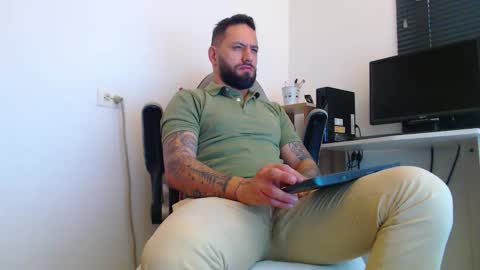 Snapshot of esteban7984068 chatting on March 26, 3:50 pm esteban online show from March 26, 3:50 pm