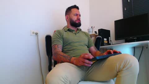 Snapshot of esteban7984068 chatting on March 30, 1:34 pm esteban online show from March 30, 1:34 pm