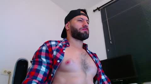 Snapshot of esteban7984068 chatting on April 23, 2:19 pm esteban online show from April 23, 2:19 pm