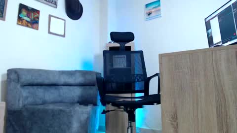 Esteban Fernandez online show from April 5, 5:04 am