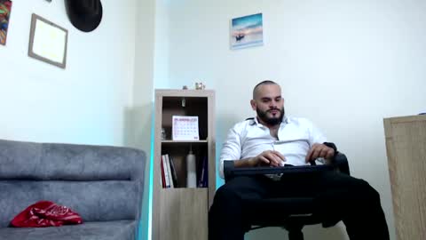 Esteban Fernandez online show from April 10, 6:29 am