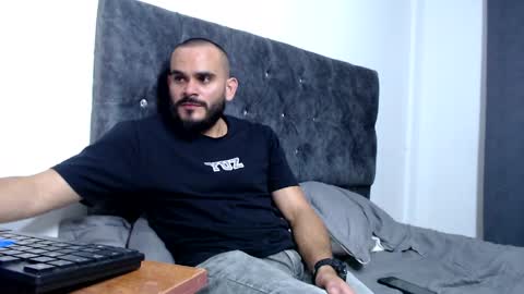 Snapshot of esteban_fer chatting on May 26, 3:30 pm Esteban Fernandez online show from May 26, 3:30 pm