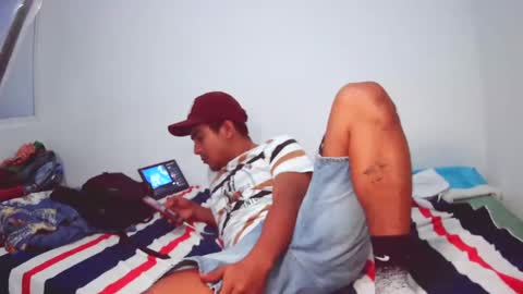 Snapshot of esteban_verg chatting on December 13, 9:52 pm wailer1996 online show from December 13, 9:52 pm