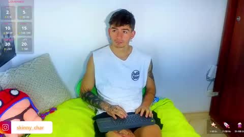 Esteban independent model online show from December 12, 12:33 pm