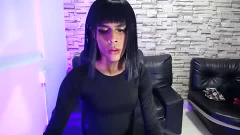 Snapshot of estefani_robles chatting on April 19, 11:29 pm estefani robles online show from April 19, 11:29 pm
