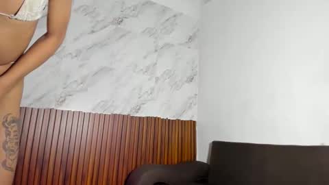 Snapshot of estefani_robles chatting on May 29, 10:08 pm estefani robles online show from May 29, 10:08 pm
