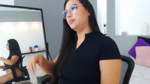 estefania_ramirez_henao online show from March 23, 11:14 am