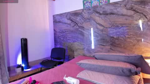 Snapshot of estefy_gomez1 chatting on May 23, 12:42 pm Stefy online show from May 23, 12:42 pm