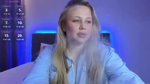 Estella online show from October 6, 4:26 pm