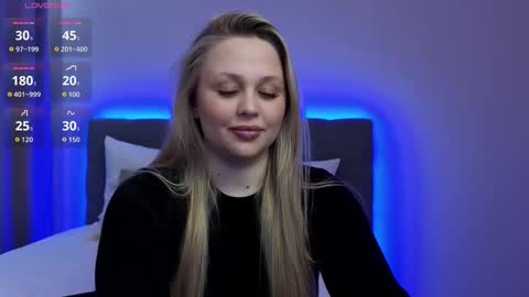 Estella online show from October 18, 4:30 pm