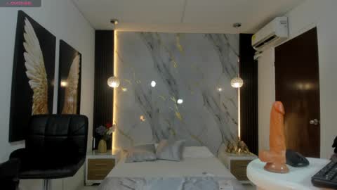 Estephany online show from January 17, 1:56 pm