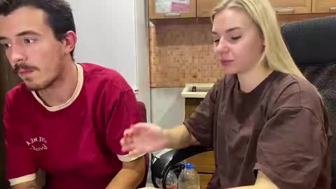 Ester online show from October 5, 7:01 pm