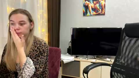 Ester online show from February 4, 6:47 pm