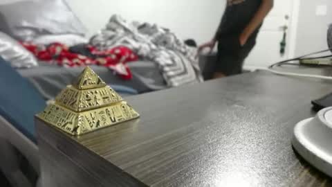 Snapshot of estessaid chatting on September 29, 2:06 am 94Bottles online show from September 29, 2:06 am