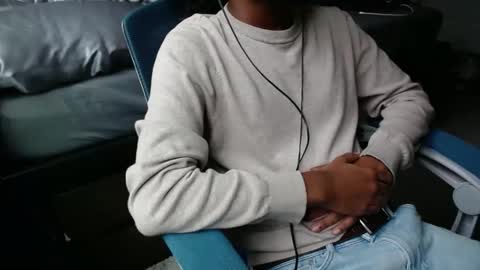 Snapshot of estessaid chatting on October 28, 8:44 pm 94Bottles online show from October 28, 8:44 pm