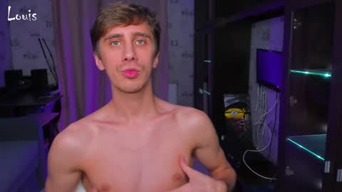 Snapshot of esthetics_boys chatting on December 2, 1:14 am LOUIS online show from December 2, 1:14 am