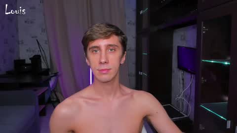 Snapshot of esthetics_boys chatting on December 4, 9:24 pm LOUIS online show from December 4, 9:24 pm