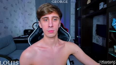 Snapshot of esthetics_boys chatting on March 10, 11:21 am LOUIS online show from March 10, 11:21 am