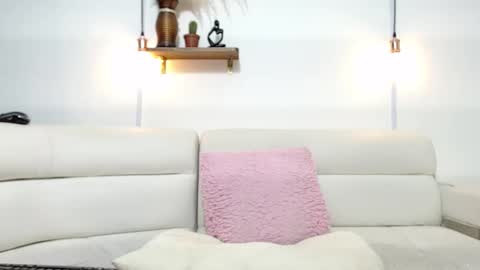 Snapshot of estivi1234 chatting on February 5, 5:23 am john online show from February 5, 5:23 am