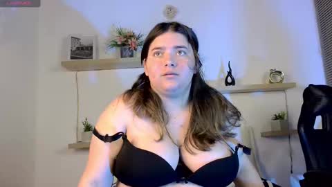 Snapshot of estrella_gold chatting on November 18, 2:50 am Estrella online show from November 18, 2:50 am