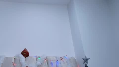 Estrella online show from December 17, 12:00 pm