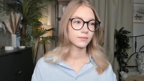 Natalie online show from October 18, 5:43 am