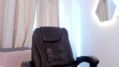 etham_wolf1 online show from April 18, 7:07 pm
