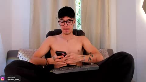 etham_wolf1 online show from April 29, 4:55 pm