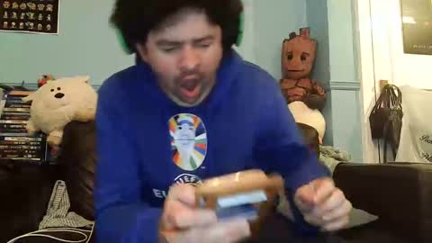 Snapshot of ethan14111 chatting on April 8, 2:44 am Ethan1411 online show from April 8, 2:44 am