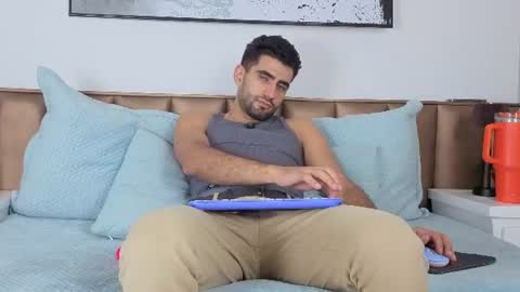 Snapshot of ethan__walker chatting on July 17, 6:57 pm Ethan online show from July 17, 6:57 pm