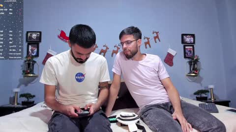 Snapshot of ethan_adam chatting on December 7, 1:58 am ADAM TAYLOR ETHAN CAMBAL INDEPENDENT MODELS online show from December 7, 1:58 am