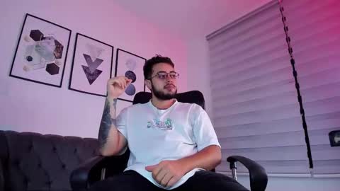 Snapshot of ethan_greacee chatting on February 23, 12:02 pm ethan_greacee online show from February 23, 12:02 pm