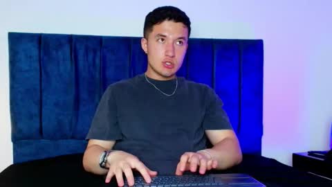 ethanconnor_ online show from December 4, 9:01 pm